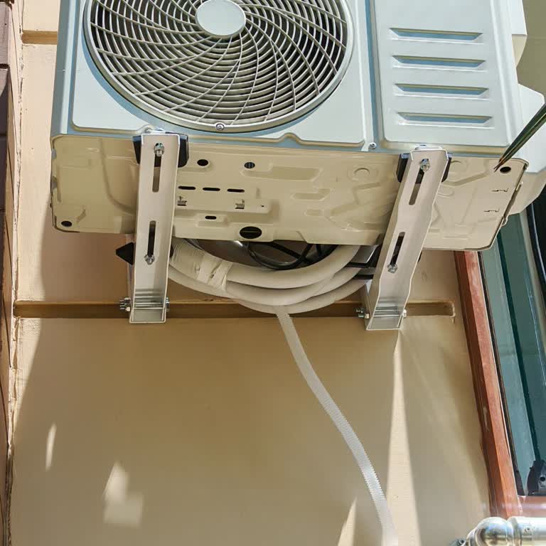 TCL Klima Servisi Dış Üniteyi Düzgün Monte Etmedi, Güvenlik Riski Oluştu