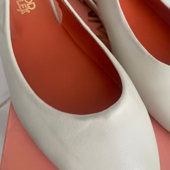 Derimod Hiç Giyilmemiş Babet İçin İlgisiz Ve Olumsuz Mağaza Yaklaşımı