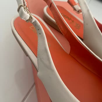 Derimod Hiç Giyilmemiş Babet İçin İlgisiz Ve Olumsuz Mağaza Yaklaşımı