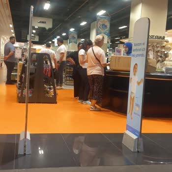 Ebebek StarCity Mağazasında İlgisizlik Ve Uzun Bekleme Süreleri Mağduriyet Yaratıyor