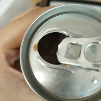 Kahvede Beyaz Taneciklerle Karşılaştım