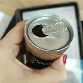 Kahvede Beyaz Taneciklerle Karşılaştım