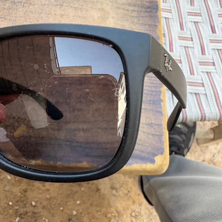 Rayban Gözlüklerde Beklenmeyen Soyulma Sorunu