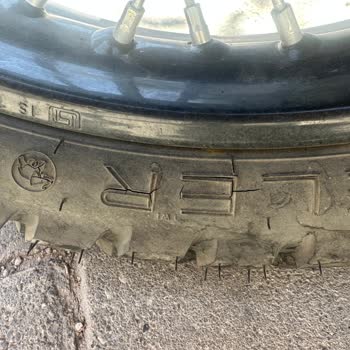 Daha 1442 Km'de Lastikler Çatladı, Garanti Kapsamı Dışında Deniyor