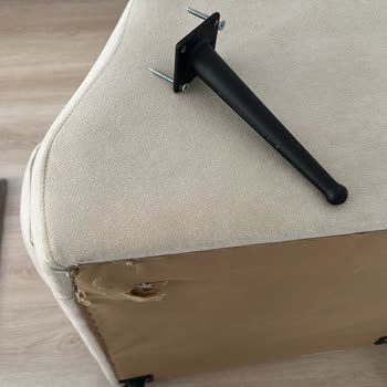 Garanti Süresi Dolmadan Kırılan Koltuk Ayağına Servis Ücreti Talebi Mağduriyeti