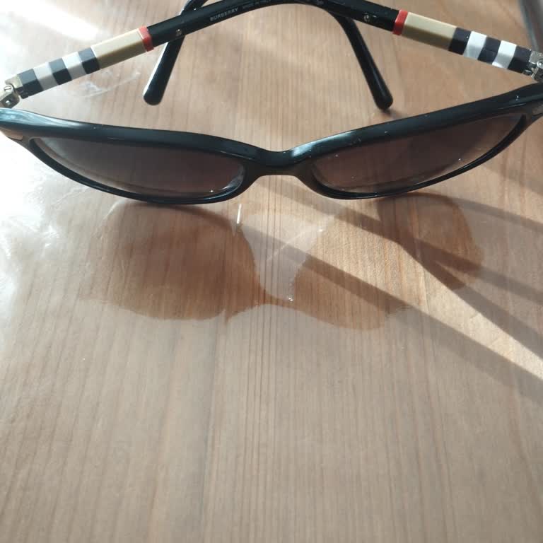 Burberry Gözlükte Sürekli Düşme Ve Yetersiz Garanti Hizmeti