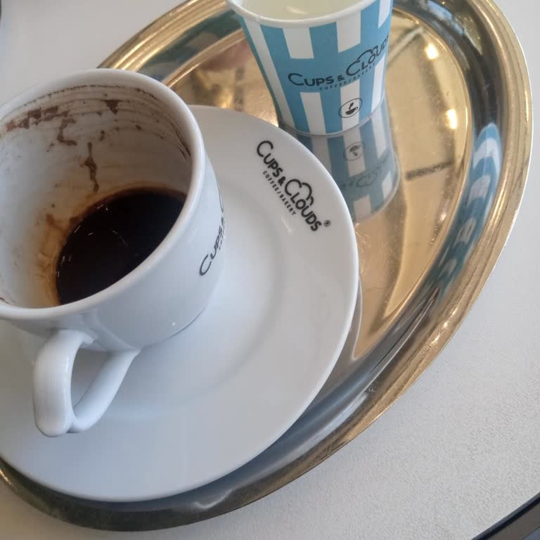 Türk Kahvesi Servisi Ve Çalışan İlgisizliği Hayal Kırıklığı Yarattı