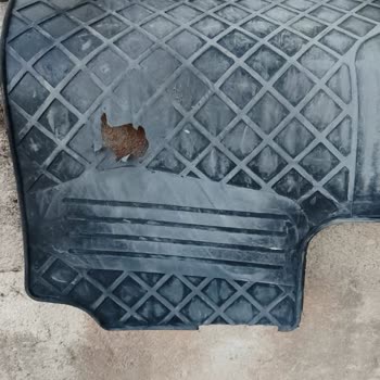 Renault Clio 5'te Garanti Kapsamında Yetersiz Servis Ve Kalitesiz İç Aksam