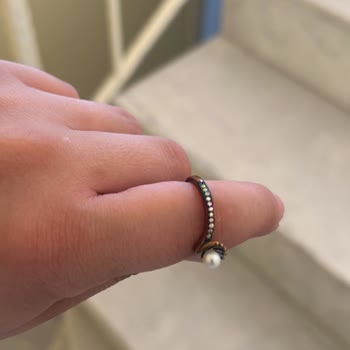 Yeni Alınan Yüzük Kısa Sürede Renk Değiştirdi, Hediye Mahvoldu