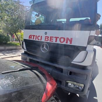 Atıcı Beton Mikseri Asfalta Çimento Dökerek Çevreyi Kirletti, Firma Şikayeti Ciddiye Almadı