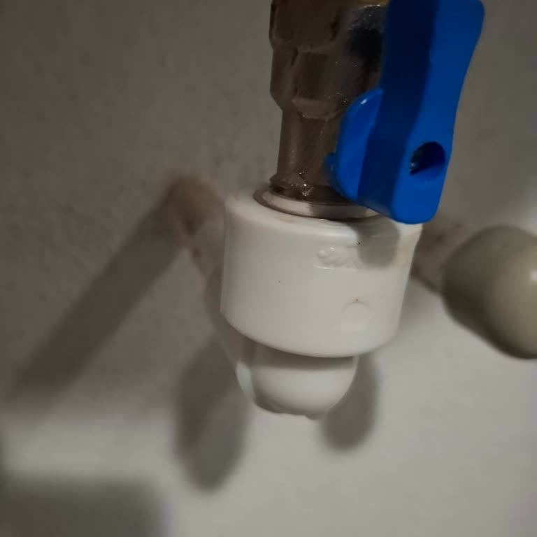 Yetkili Servis Hatası: Su Sızdıran Termosifon Ve İlgisiz Davranış