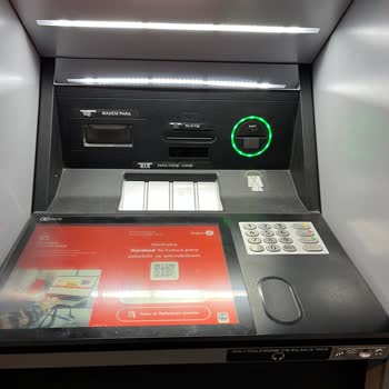 ATM'de Sıkışan Para Nedeniyle Acil Mağduriyet