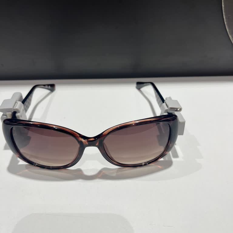 Gözlük Değişimi Reddedildi, Sıfır Üründe Çizik İddiası