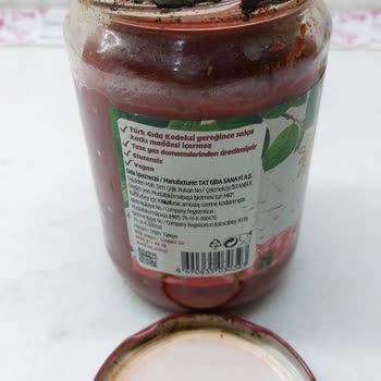 Aldığım Salçanın Kapağında Böcek Ve Siyahlıkla Karşılaştım