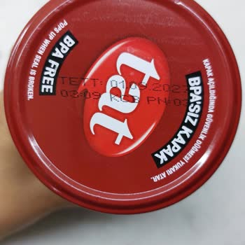 Aldığım Salçanın Kapağında Böcek Ve Siyahlıkla Karşılaştım