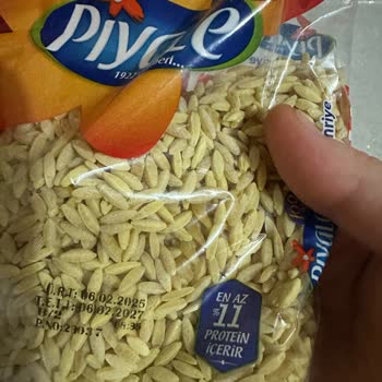 Piyale Arpa Şehriye Paketinden Yabancı Madde ve Kıvırcık Makarna Çıkması