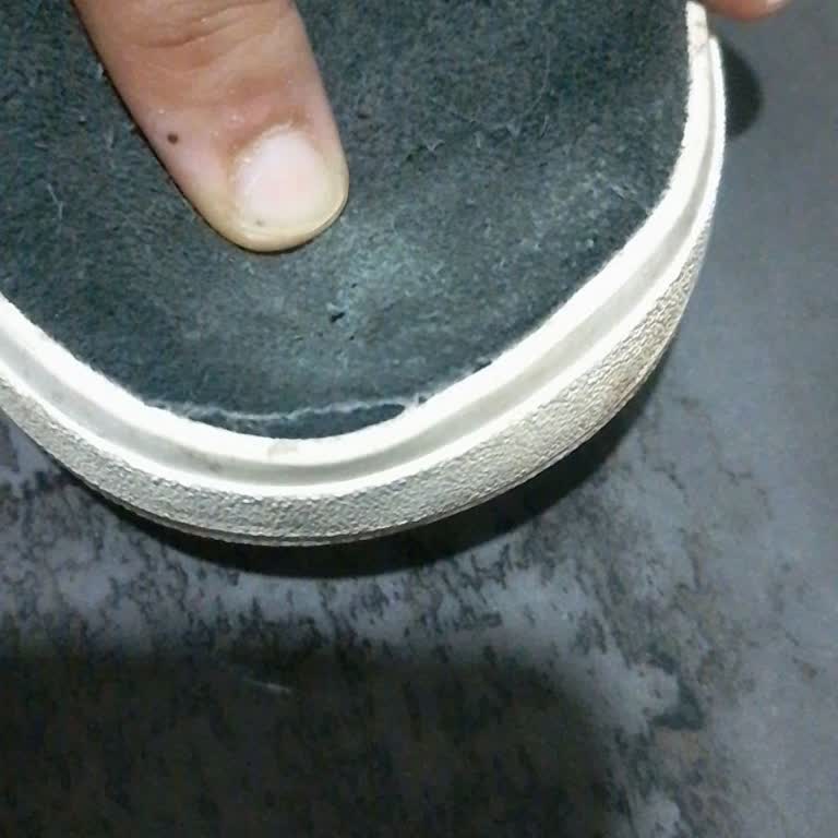 İki Ayda Açılan Adidas Ayakkabıya Üretim Hatası Denmemesi