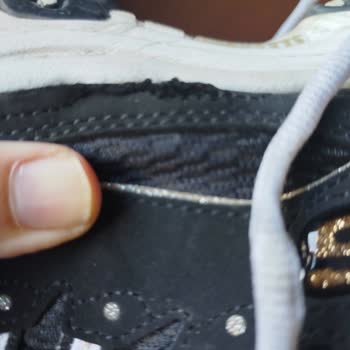 Skechers Ayakkabıda 5 Ayda Yırtılma Ve Üretim Hatası İddiası