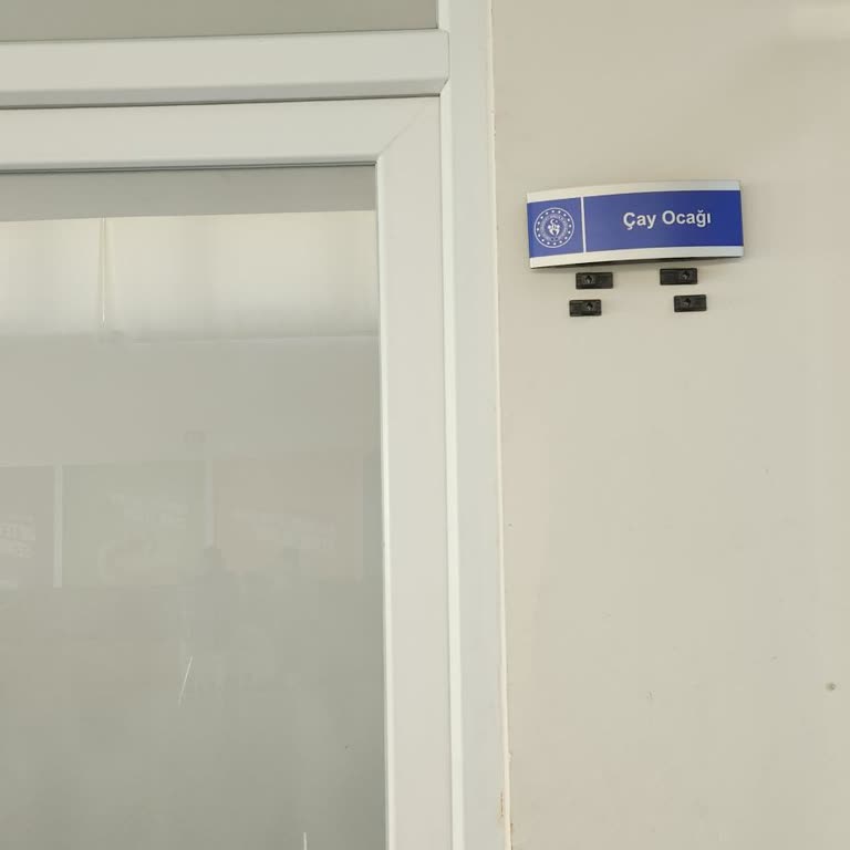 Veliye Çay Yasak, Çalışanlar Kahvaltıda!