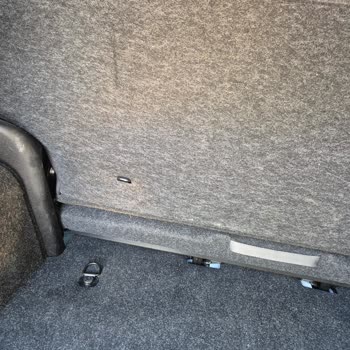 Kiralık Aracın İçinden Çıkan Ağır Koku Ve Hayvan Kılı Şoku