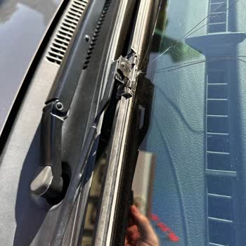 Bosch Silecek Aparatı Camı Kırdı Servis Çözüm Sunmuyor