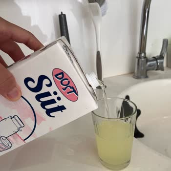 BİM'den Aldığım Süt Beklenmedik Şekilde Tehlikeli Çıktı Çocuklar İçin Endişeliyim