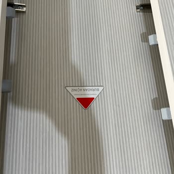 Bellona Yemek Masasında Kısa Sürede Oluşan Lekeler Ve İlgisiz Servis Mağduriyeti