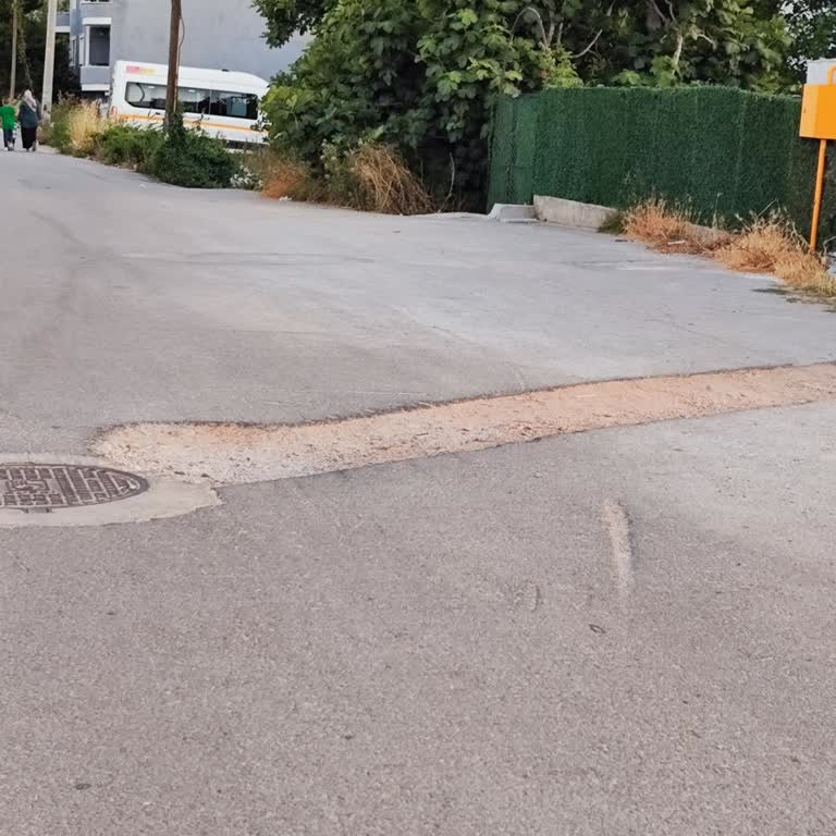 Vakıf Mahallesi'nde Bitmeyen Yol Çukuru Sorunu