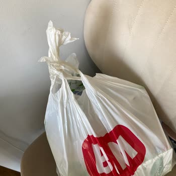 BİM Markette Hasarlı Poşet Satışı Ve Personel İlgisizliği