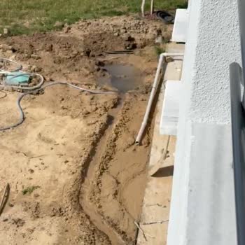 Enez Belediyesi'nin İhmal Ettiği Su Borusu Patlağı Evimizi Ve Sağlığımızı Tehdit Ediyor