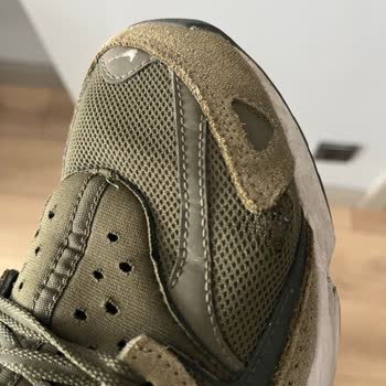 Nike Ayakkabımda Delik Oluştu Mağaza Sorumluluğu Kabul Etmiyor