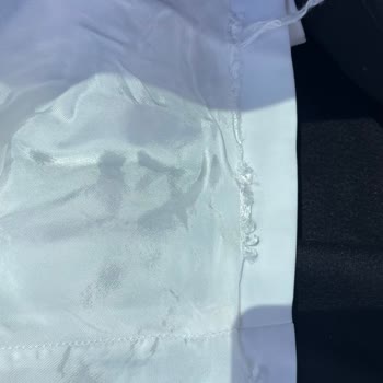 Beyaz Bluz İlk Yıkamada Yırtıldı, Mağazada Kaba Tutumla Karşılaştım