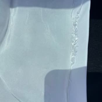 Beyaz Bluz İlk Yıkamada Yırtıldı, Mağazada Kaba Tutumla Karşılaştım