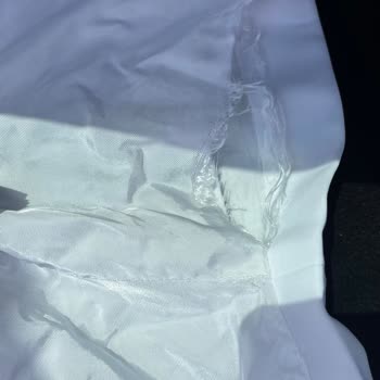 Beyaz Bluz İlk Yıkamada Yırtıldı, Mağazada Kaba Tutumla Karşılaştım