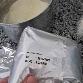 Aptamil Mama Paketinden Canlı Böcek Çıkması Şokunu Yaşadık