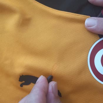 GS Storedan Alınan Puma Formanın Logosu Koptu Mağduriyet Giderilmiyor