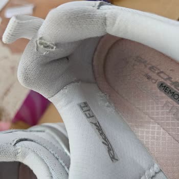 Skechers Ayakkabı 2 Ayda Deforme Oldu, Firma Sorumluluk Almıyor