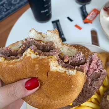 Çiğ Hamburger Ve Sırılsıklam Paketle Mağduriyetim Karşılanmadı