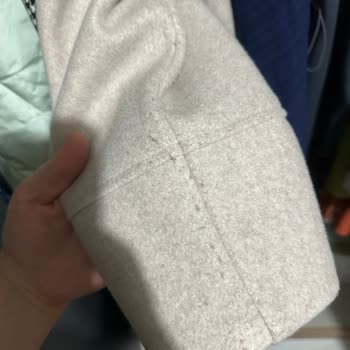 Abrigo Stradivarius con pelusas en 2 meses, pido cambio o reembolso