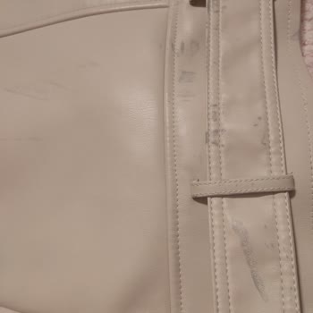 Cazadora Stradivarius con manchas tras poco uso, solicito reemplazo