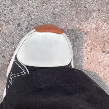 Converse Ayakkabımın Uç Kısmı Yırtıldı Ve Mağdur Edildim
