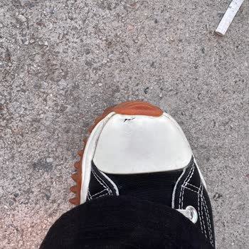 Converse Ayakkabımın Uç Kısmı Yırtıldı Ve Mağdur Edildim