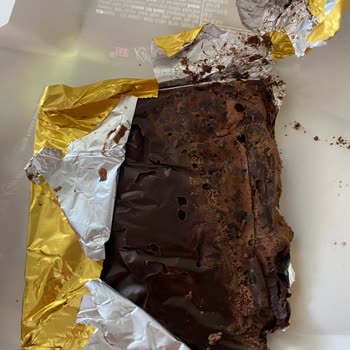 Eti Karam Antep Fıstıklı Çikolatada Farklı Renk Ve İçerik Sorunu