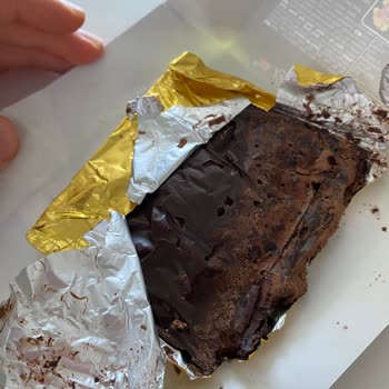 Eti Karam Antep Fıstıklı Çikolatada Farklı Renk Ve İçerik Sorunu