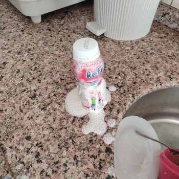 Son Kullanma Tarihi Geçmemiş Kefirin Ekşimiş Ve Patlamış Olması