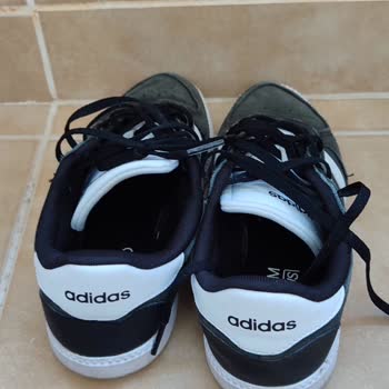Adidas Sneaker'da Kısa Sürede Renk Solması Ve Dikiş Açılması Sorunu