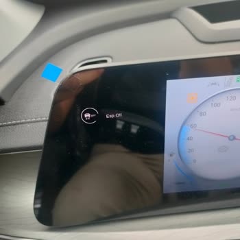 Sıfır Araçta Farklı Ve İşlevsiz Multimedya Ekranı Mağduriyeti