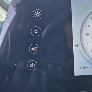 Sıfır Araçta Farklı Ve İşlevsiz Multimedya Ekranı Mağduriyeti