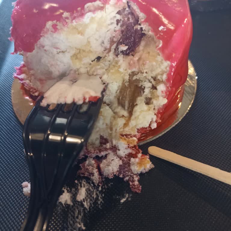 Taze Olmayan Pasta Ve Saygısız Davranış Nedeniyle Doğum Günü Hayal Kırıklığı