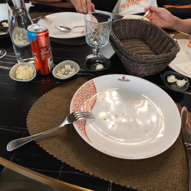 Elmacıoğlu İskender'de Hizmet Fiyaskosu